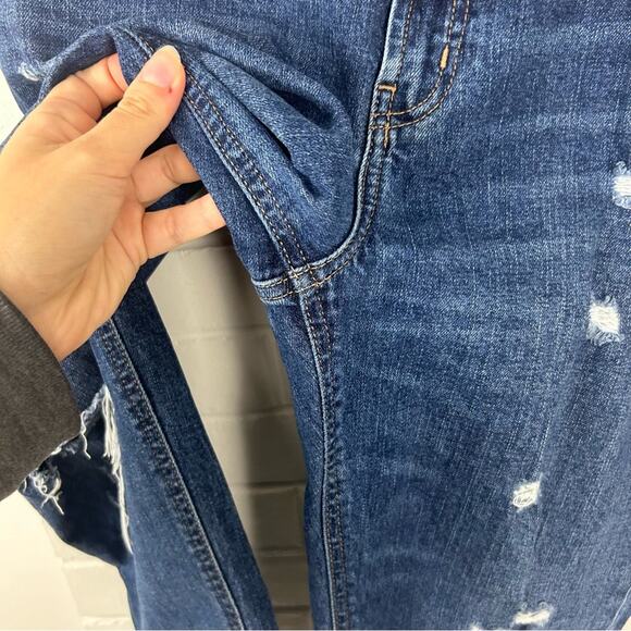 Old Navy Mid Rise Boyfriend Straight Ripped Distressed Jeans Size 6 - Picture 7 of 10